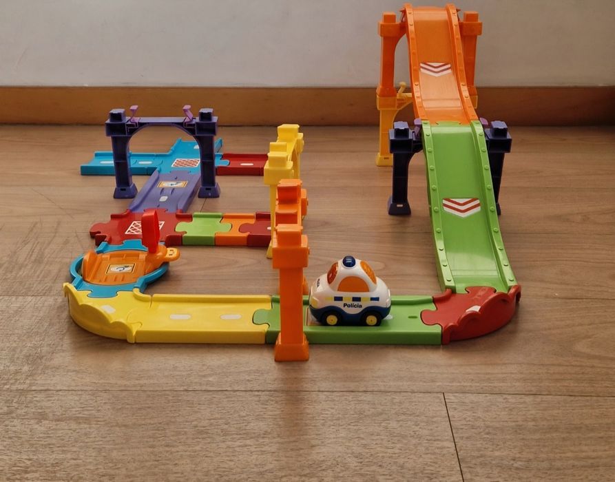 Linda pista vTech com carrinho bólide bip bip com som e luz