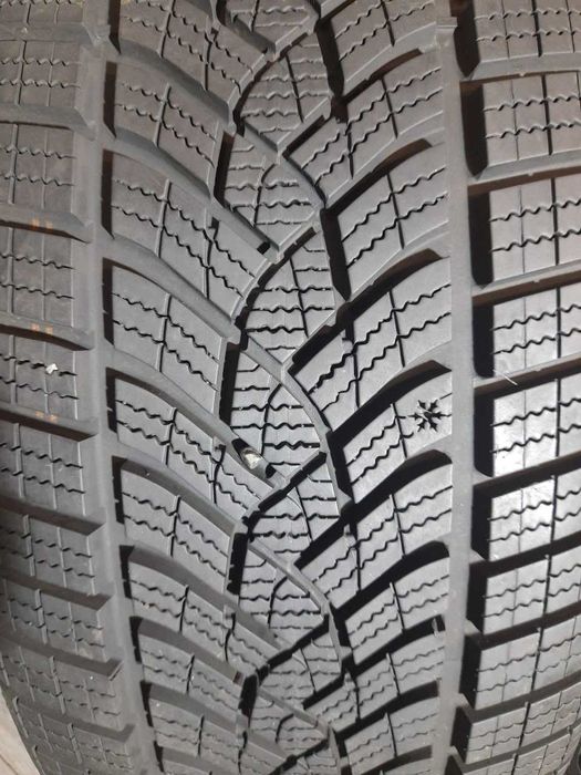 Шини 8мм 225/45 R18 GOODYEAR UltraGrip Perfomance, 95H б/у зима склад