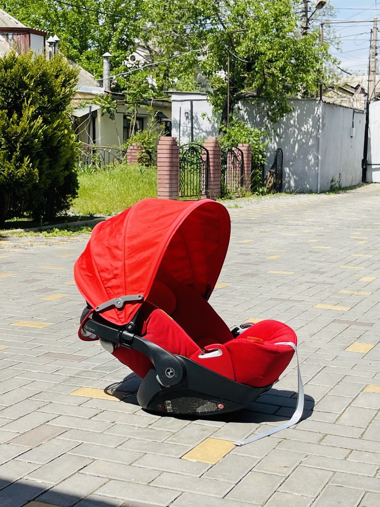 Продам автокресло Cybex