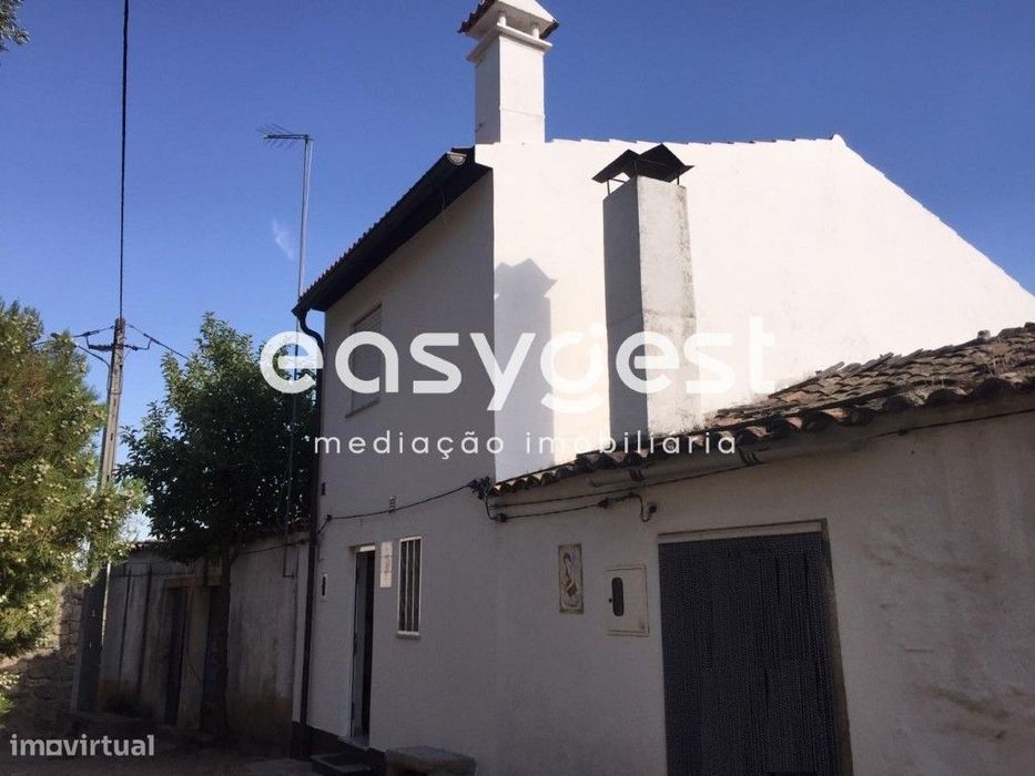 Moradia V2 recuperada na lindíssima e turística aldeia de Longroiva.