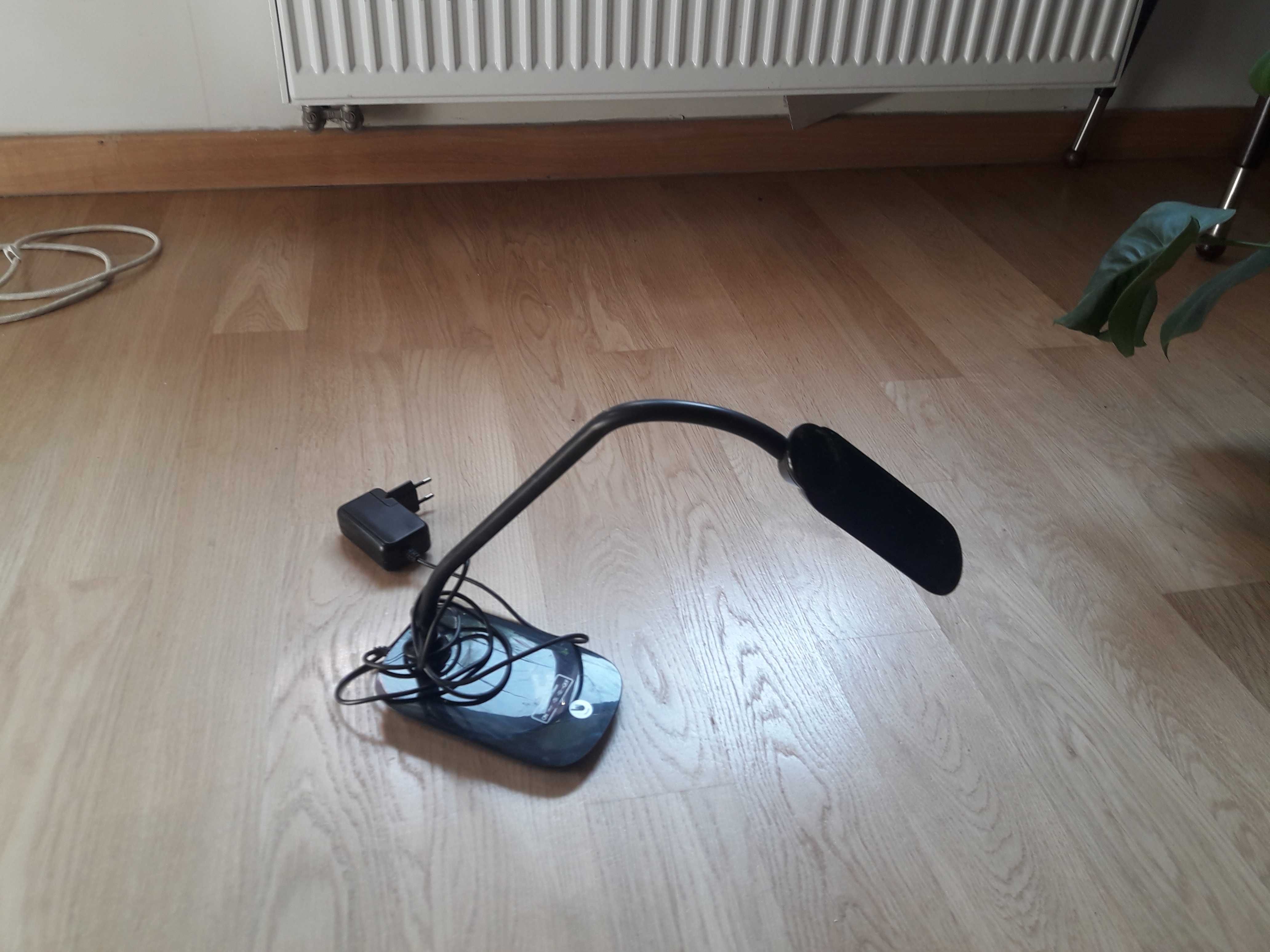 Lampka na biurko LED