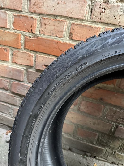 Продам зимову резину Bridgestone Blizzak 245 45 R19.