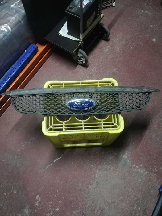 Ford Grelha   e peças Farois etc