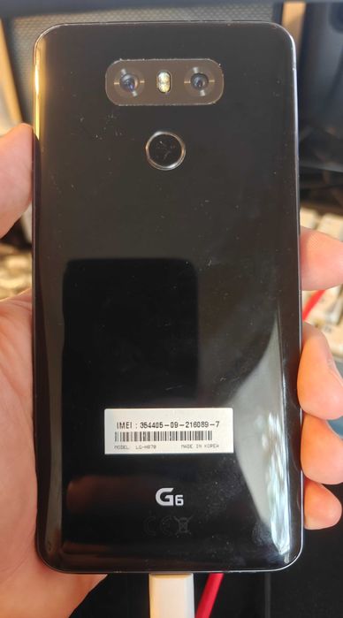Telefon komórkowy LG G6 (LG H870) z kartą SD 64GB i etui