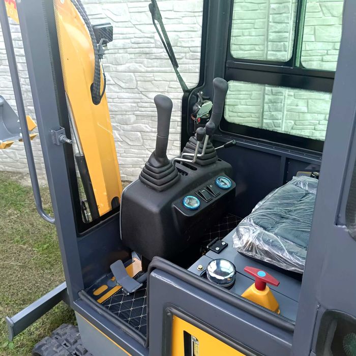 Minikoparka z Kabiną G-SHAN 1000 kg + szybko złączka, trzy łyżki 11 KM