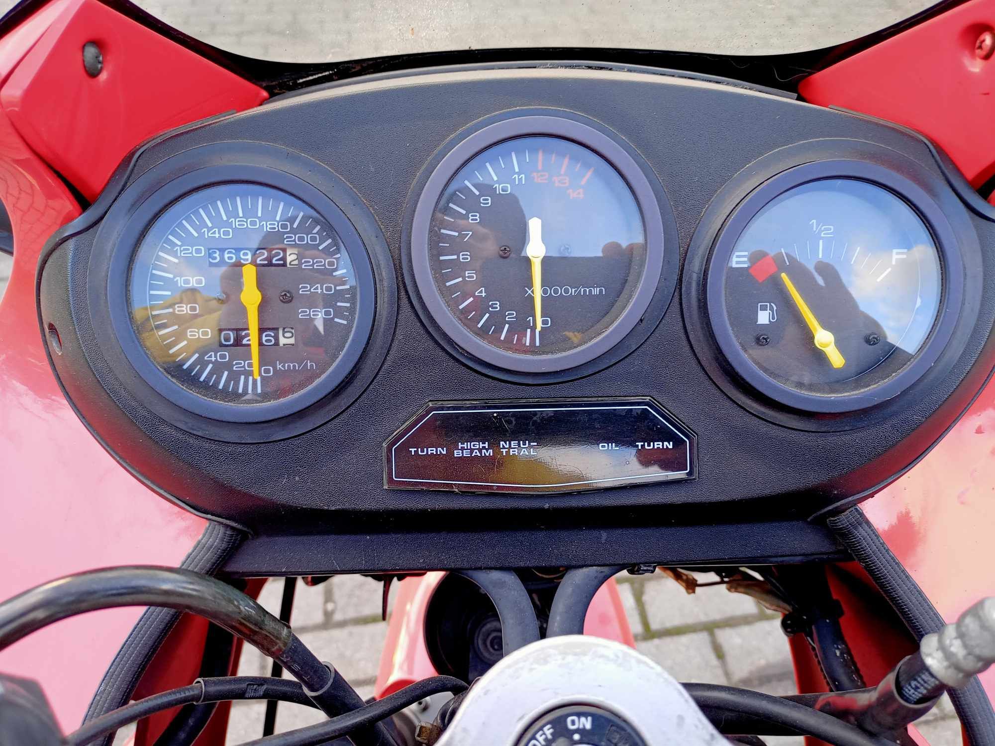 Suzuki    GSX 600!