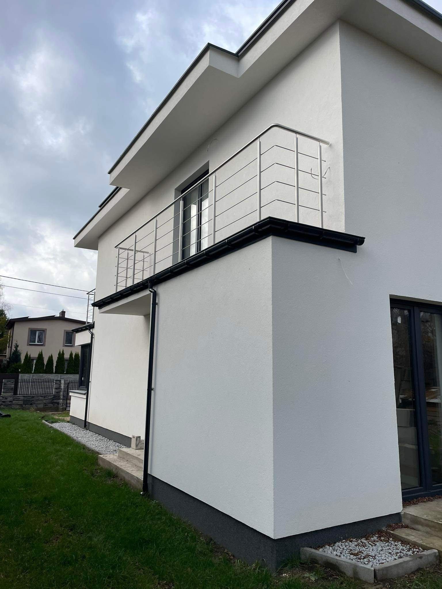 Balustrady nierdzewne zabezpieczenia okienne