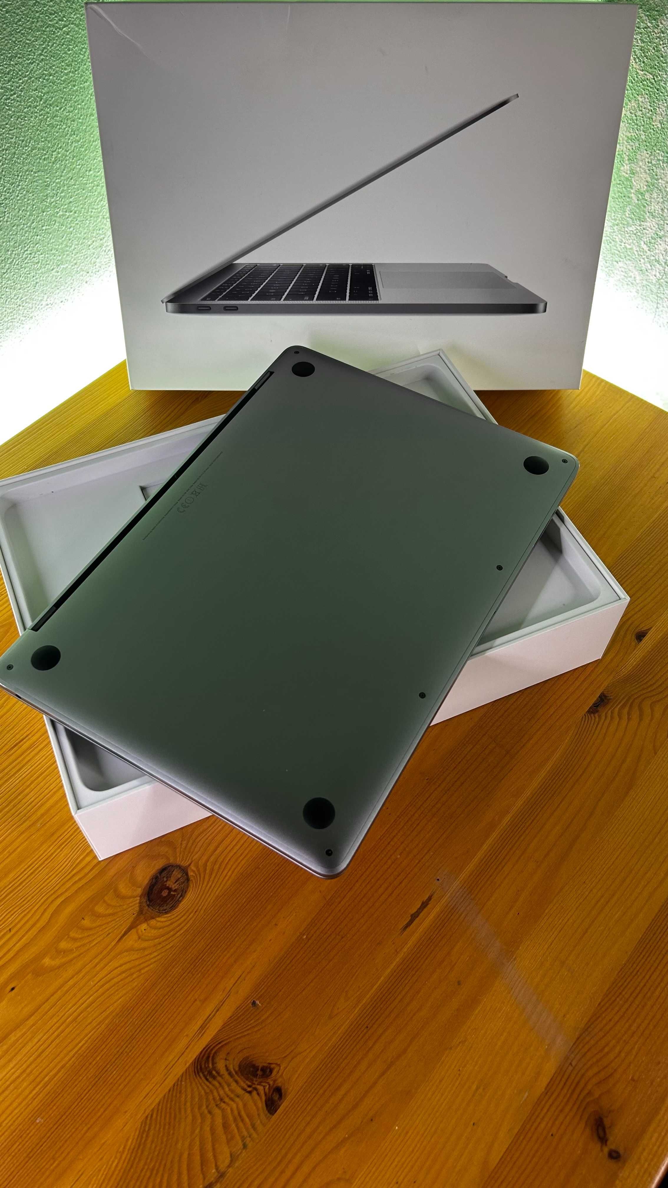 MacBook Pro 2017 13" i5 8Gb 128Gb -Cinzento Espacial