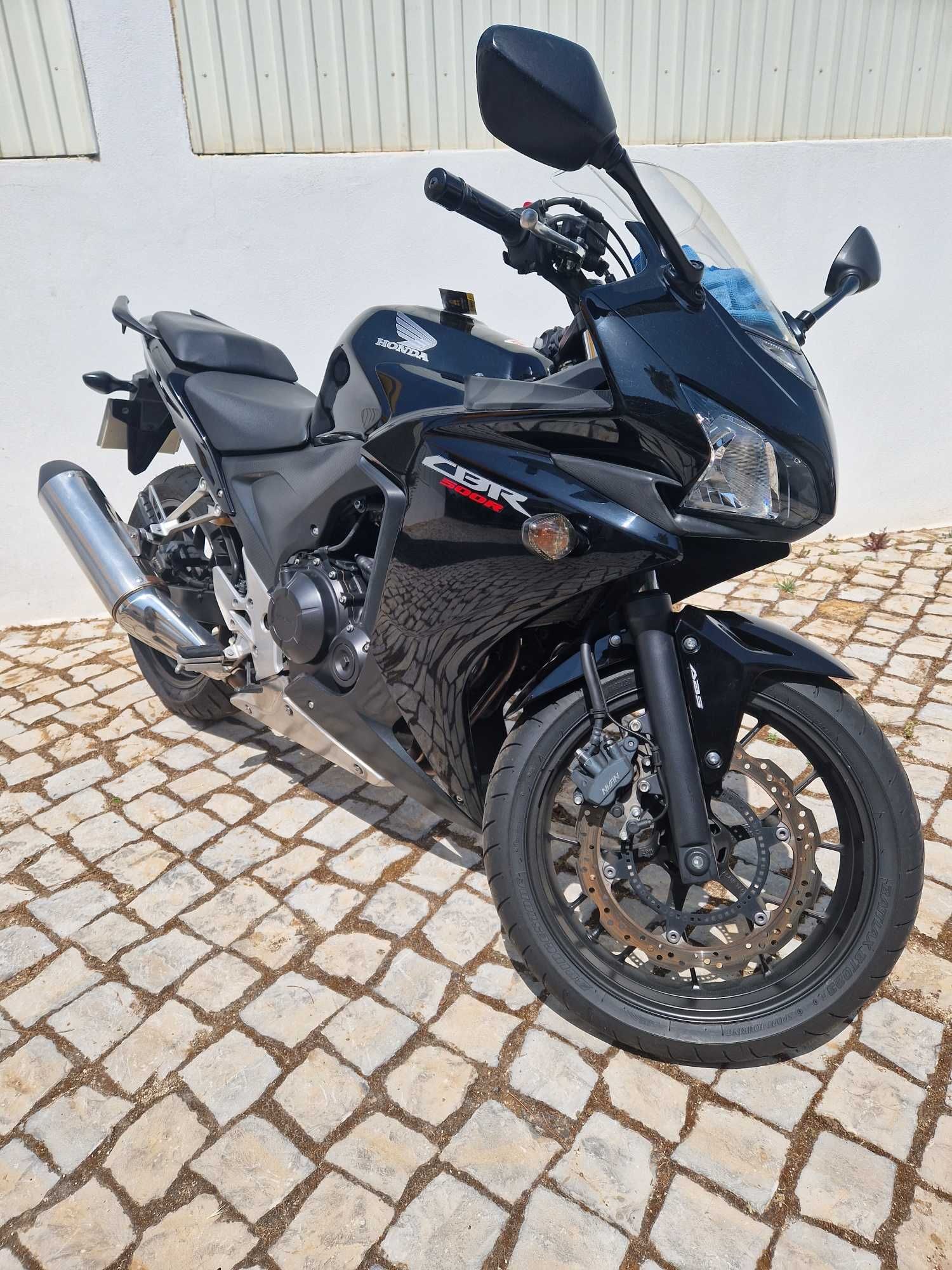 Mota  Impecável CBR500