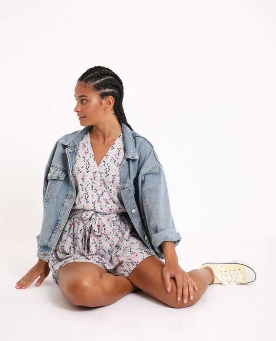 Kombinezon fioletowy w kwiaty r.32 Pimkie