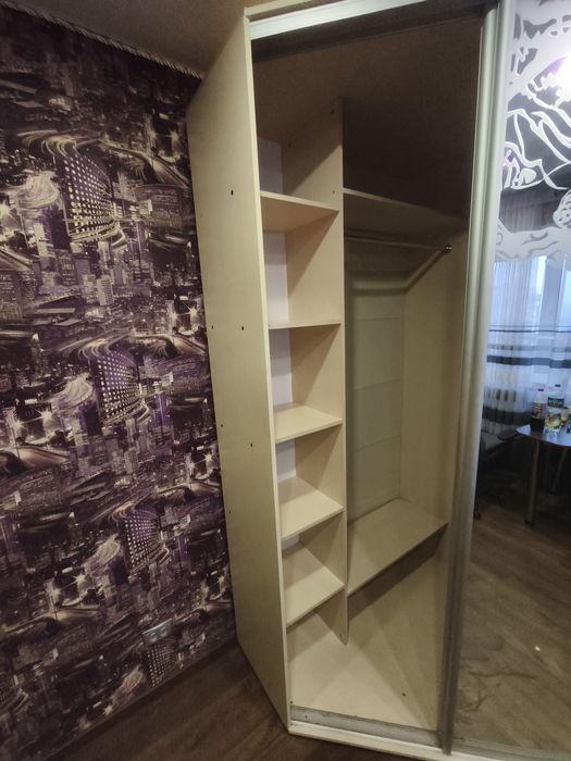 Шкаф угловой с зеркалом