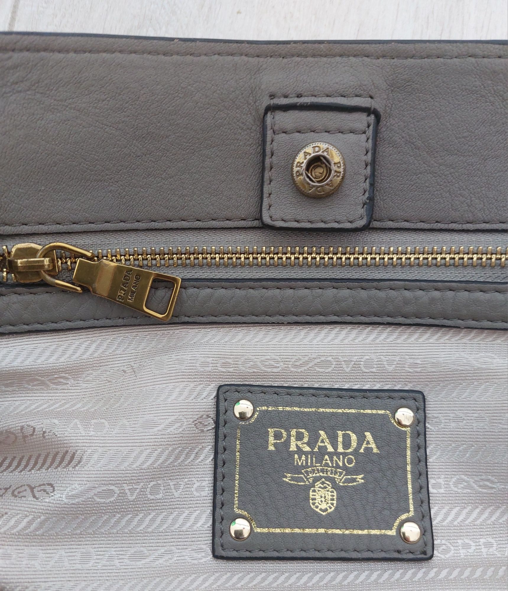 Prada torebka pojemna szara, ze skóry naturalnej.