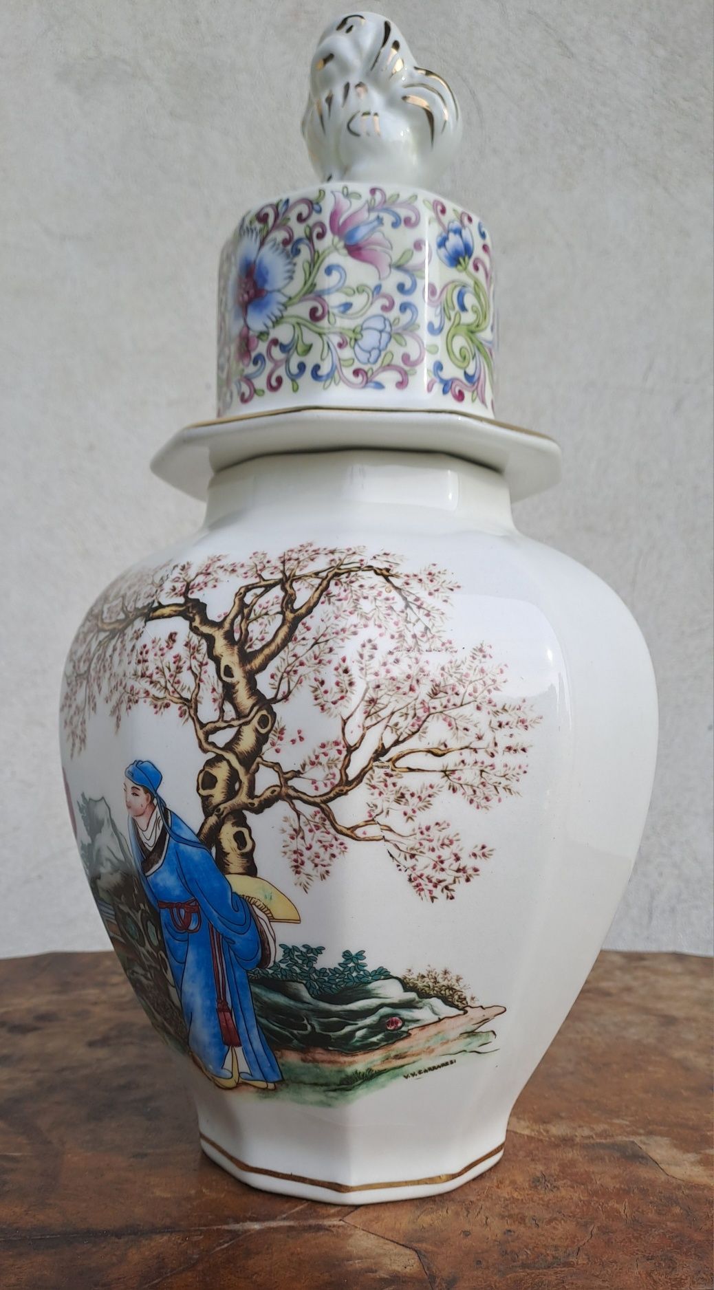 Chiński wazon z przykrywką, 38 cm