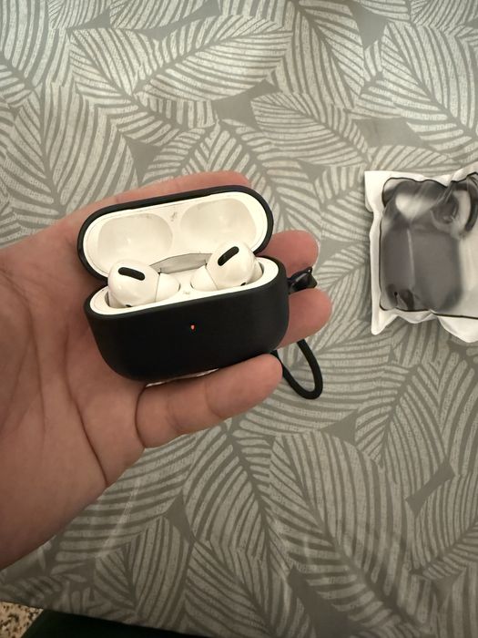 Чехол (под кожу) для AirPods 3 ,4 Pro ,Pro 2 ,Pro 3 case с петелькой