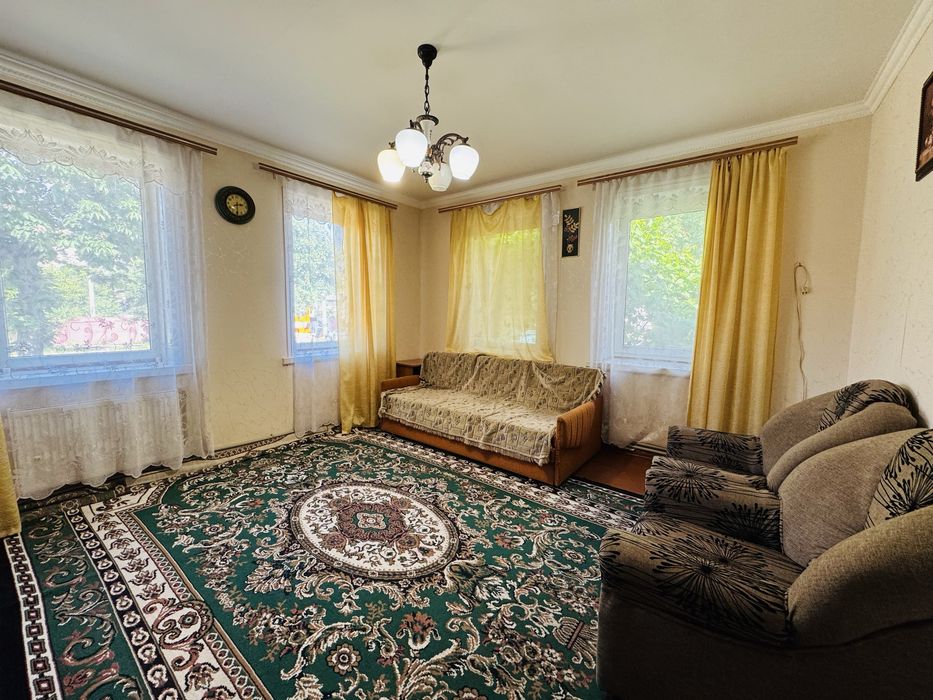 1/2 вул. Благовісна 200 . Центр