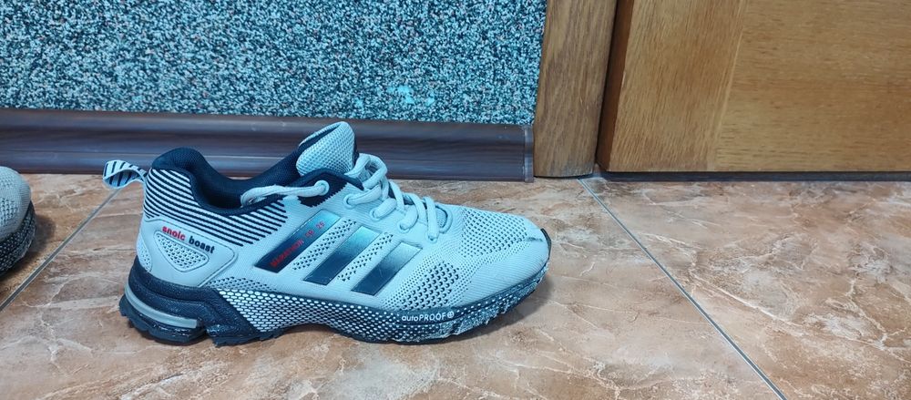 Продам кросівки Adidas