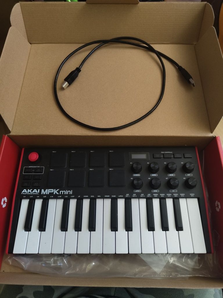 AKAI MPK Mini - MIDI Controller