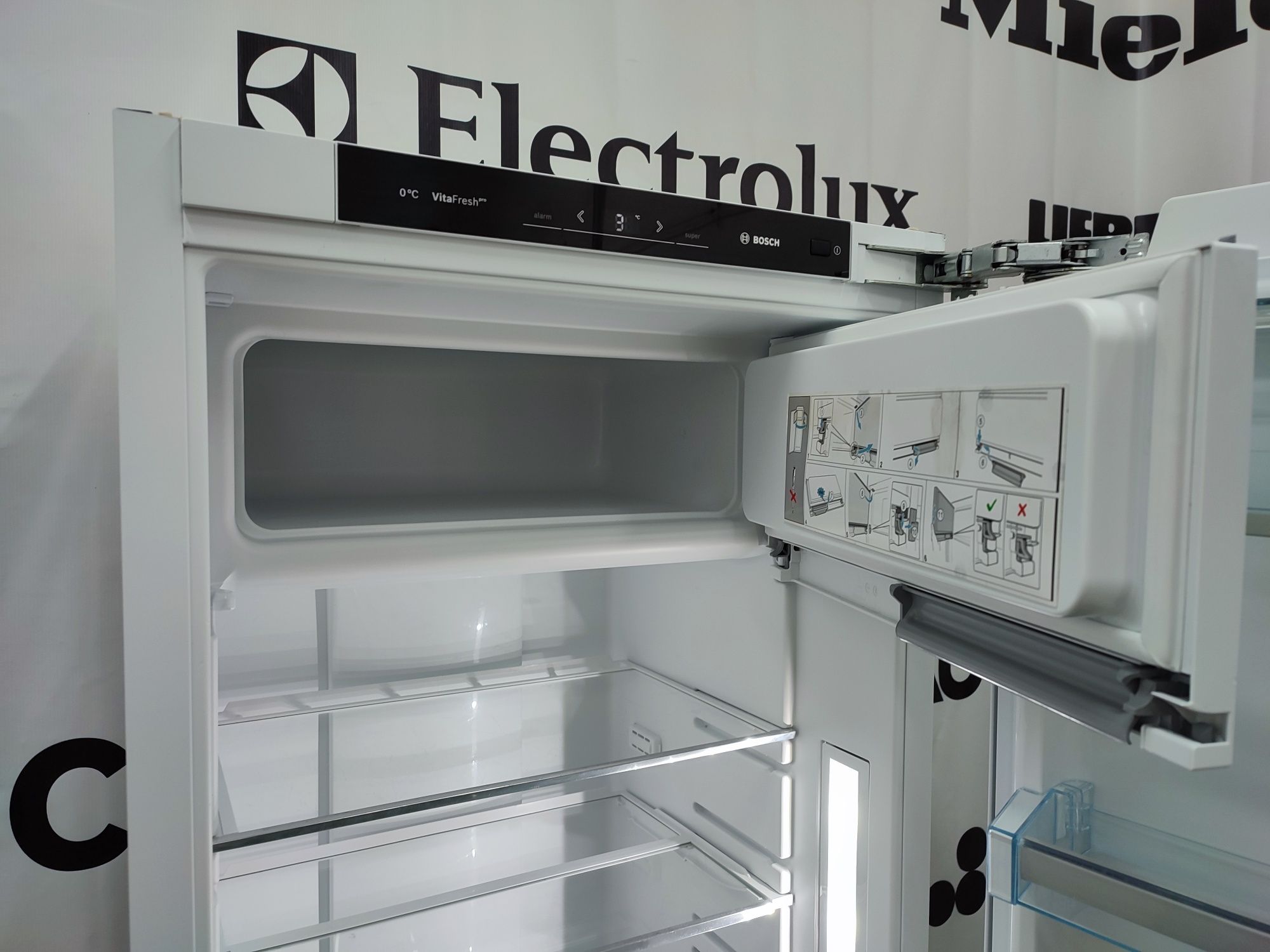 Вбудований холодильник з морозильною камерою Bosch Serie 8 Німеччина