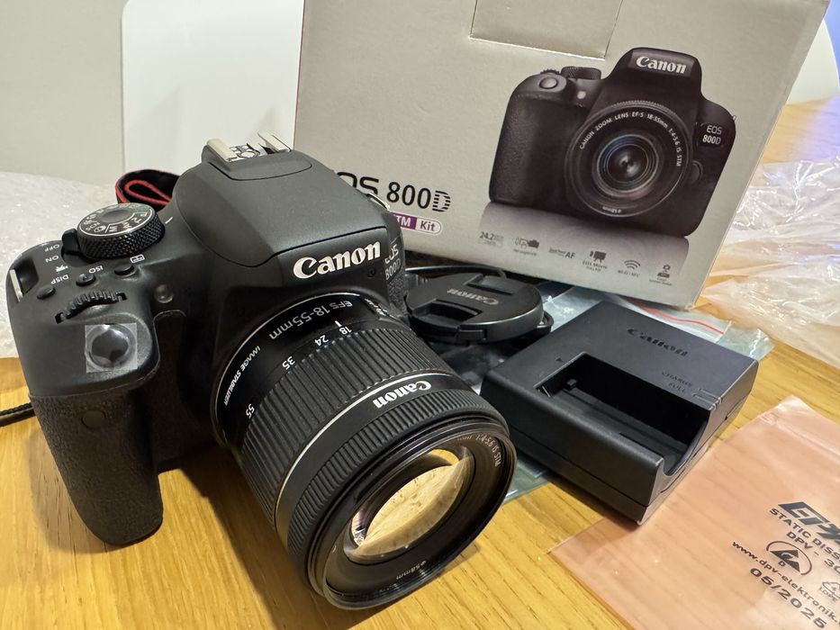 Maquina Canon EOS 800D