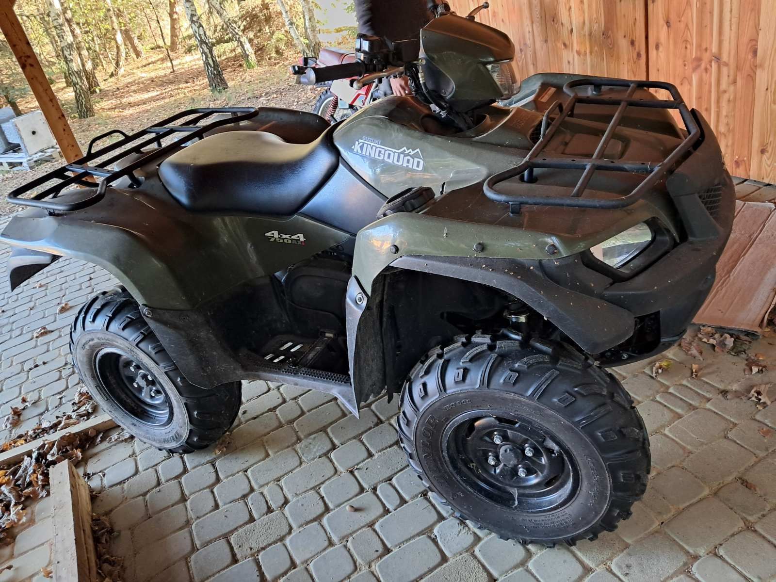 Продам квадроцикл suzuki