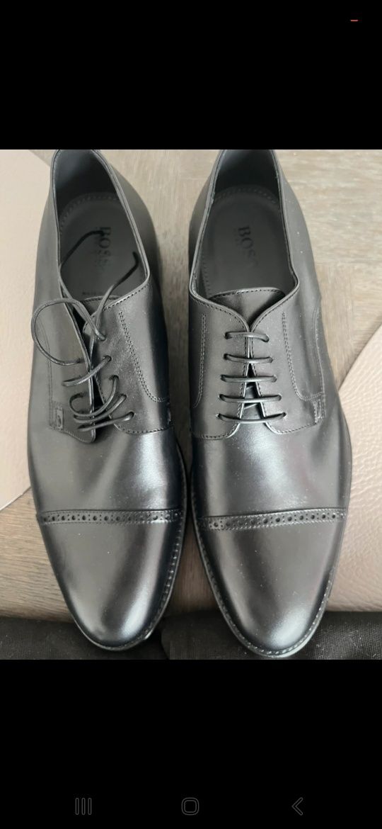Eleganckie półbuty Hugo Boss r. 42 8