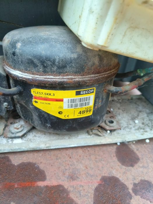 Продам холодильник в полу рабочем состоянии