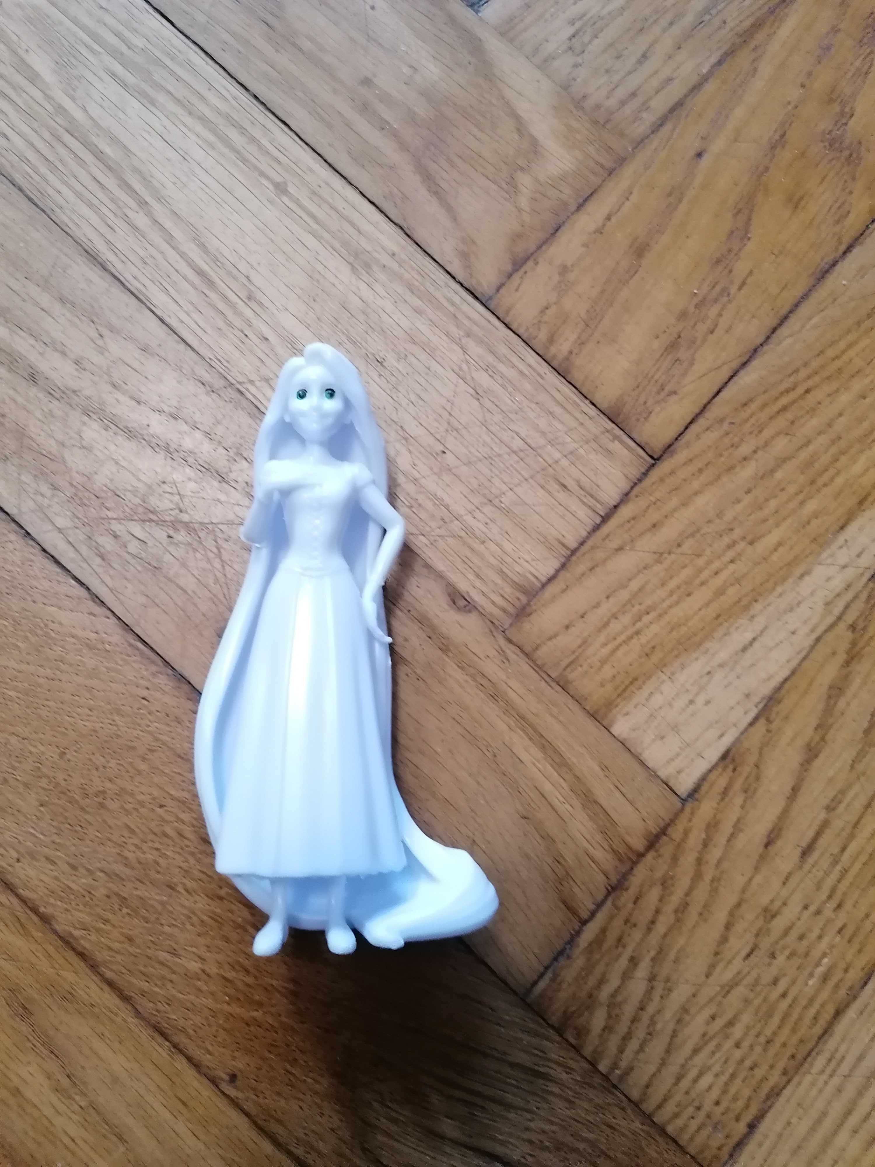 Biała figurka Elza