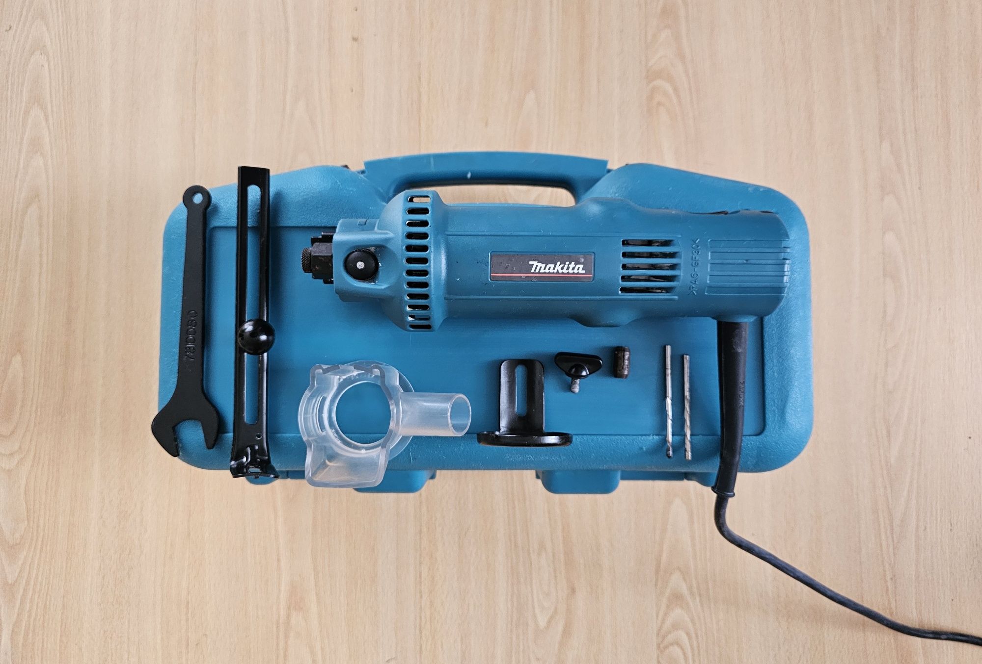 MAKITA 3706 Frezarka Wycinająca do Płyt GK / Regipsów 230V ZESTAW