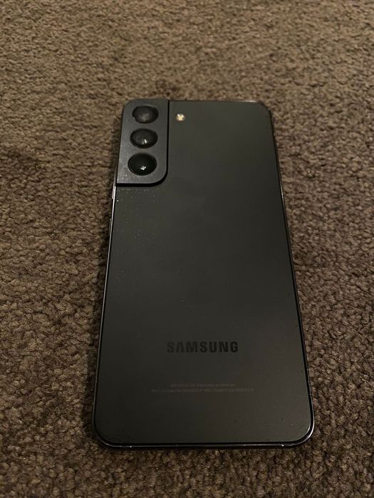 Samsung S22 – Desbloqueado, ótimo para foto/vídeo + películas proteção