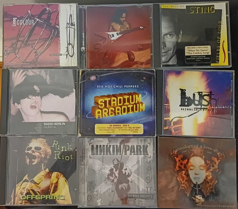 Vendo conjunto de 24 CDs por 30€ - Só entrega em mão.
