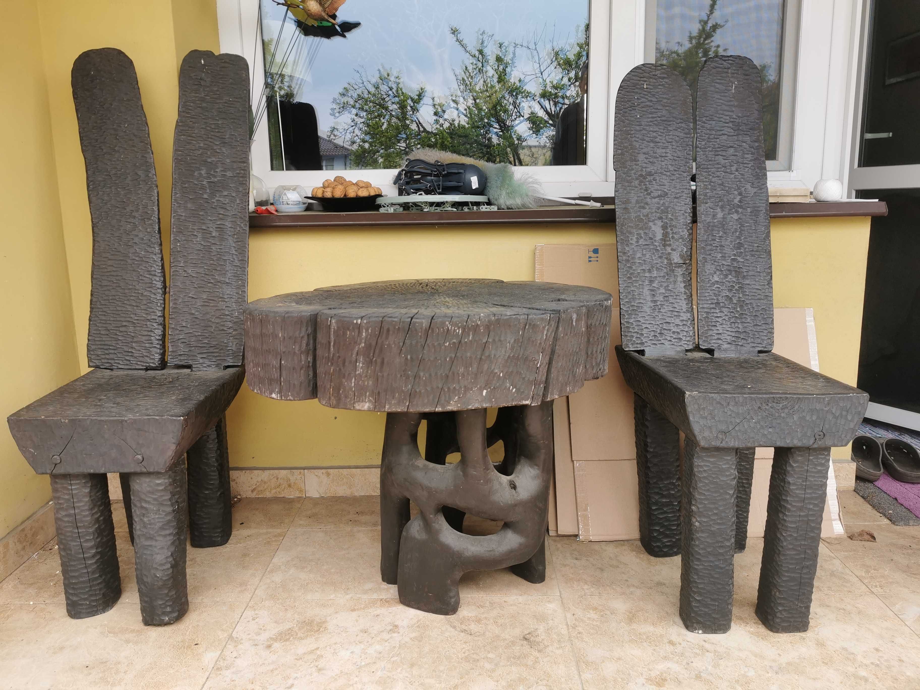 Rzeźbiony barek z 1 kawałka drewna oraz komplet stół/krzesła-