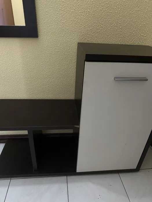 Movel consola de hall entrada branco e madeira escura com espelho