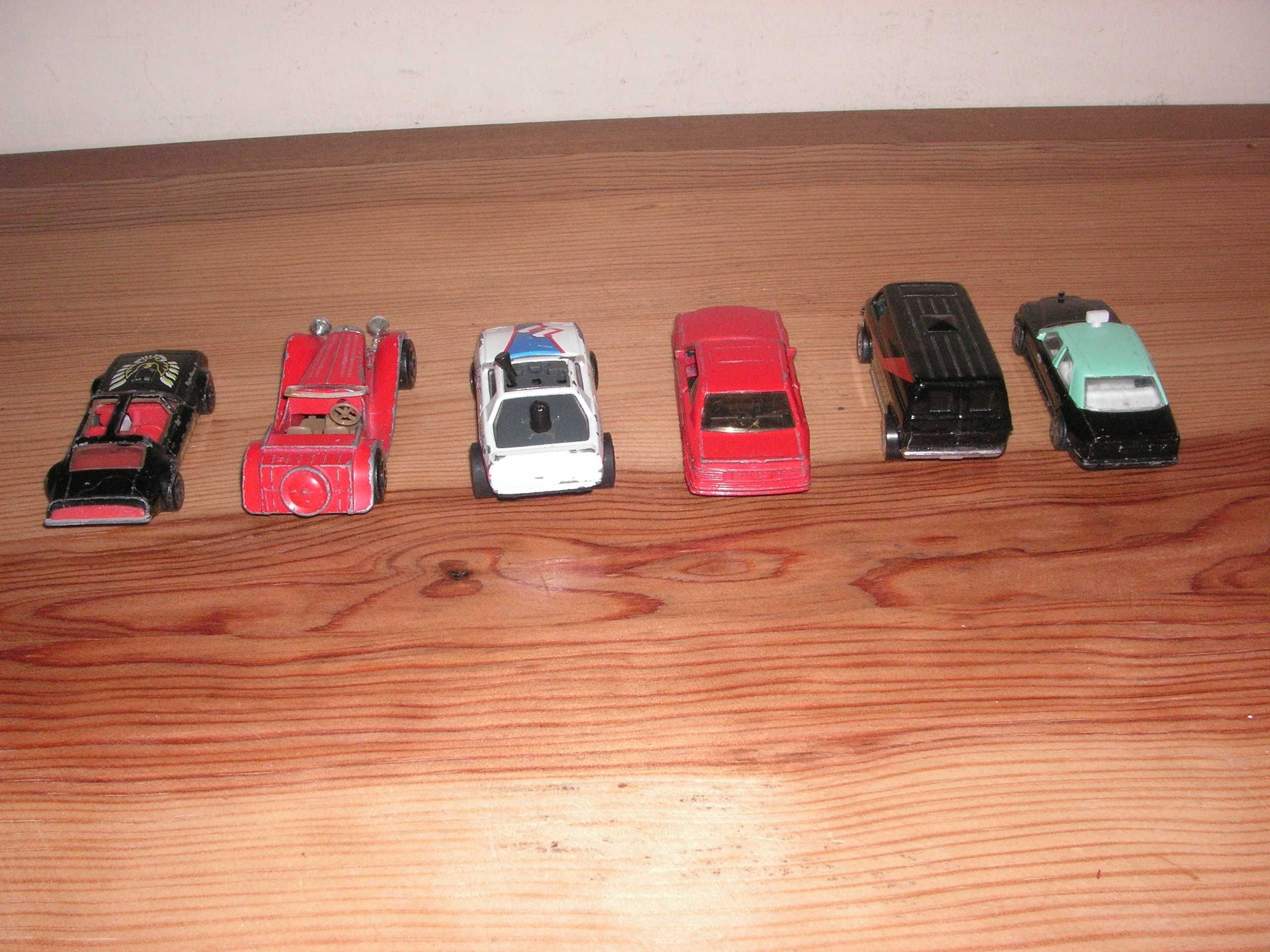 Carros Miniatura Matchbox, Hot Wheels e Poliguri ( Táxi )