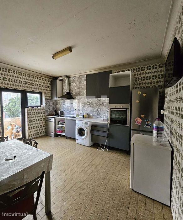 Andar moradia com 2 entradas independentes para 2 apartamentos T3 em M