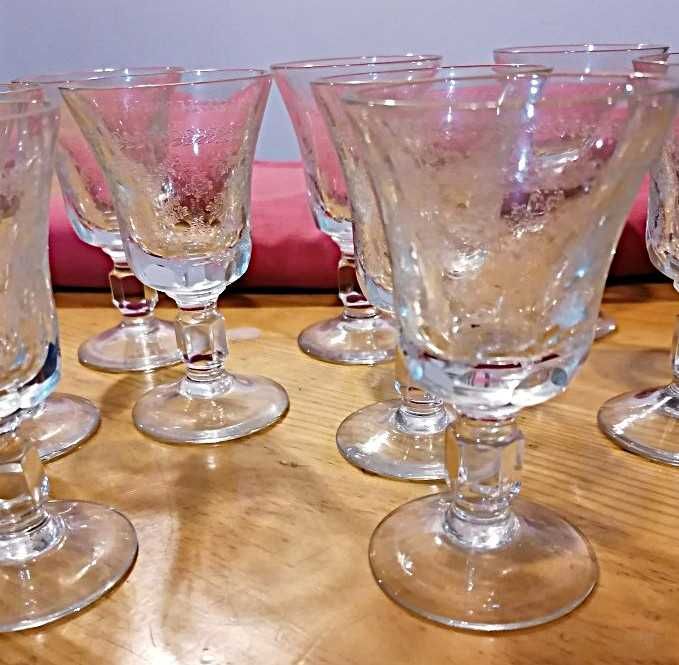 Copos em vidro cinzelado de vinho do Porto