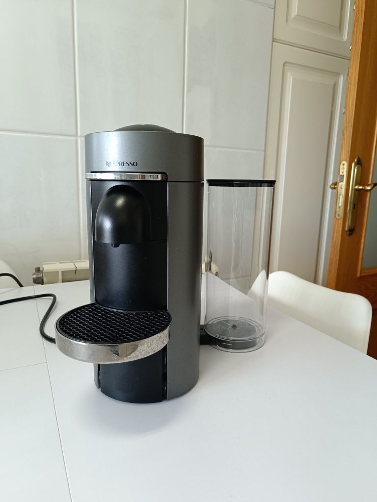 Máquina café Nespresso vertuo