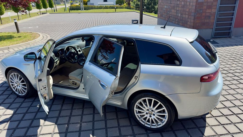 Alfa Romeo 159 2,4 JTDm Polift 210KM niski przebieg bogato wyposażona alkantara