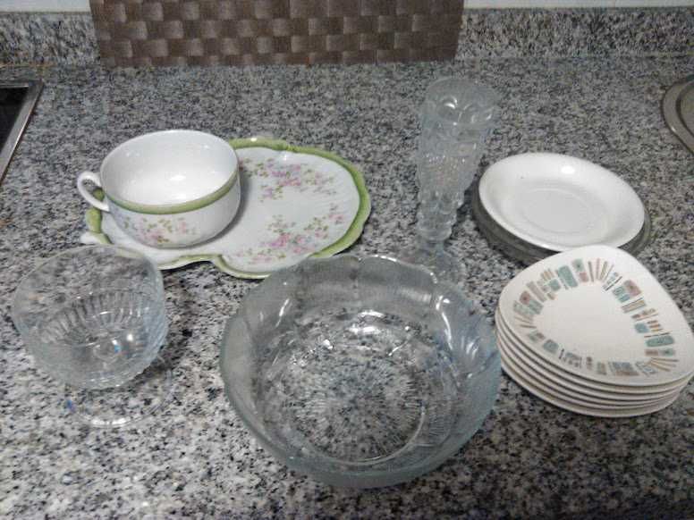 Várias peças em louça e vidro
