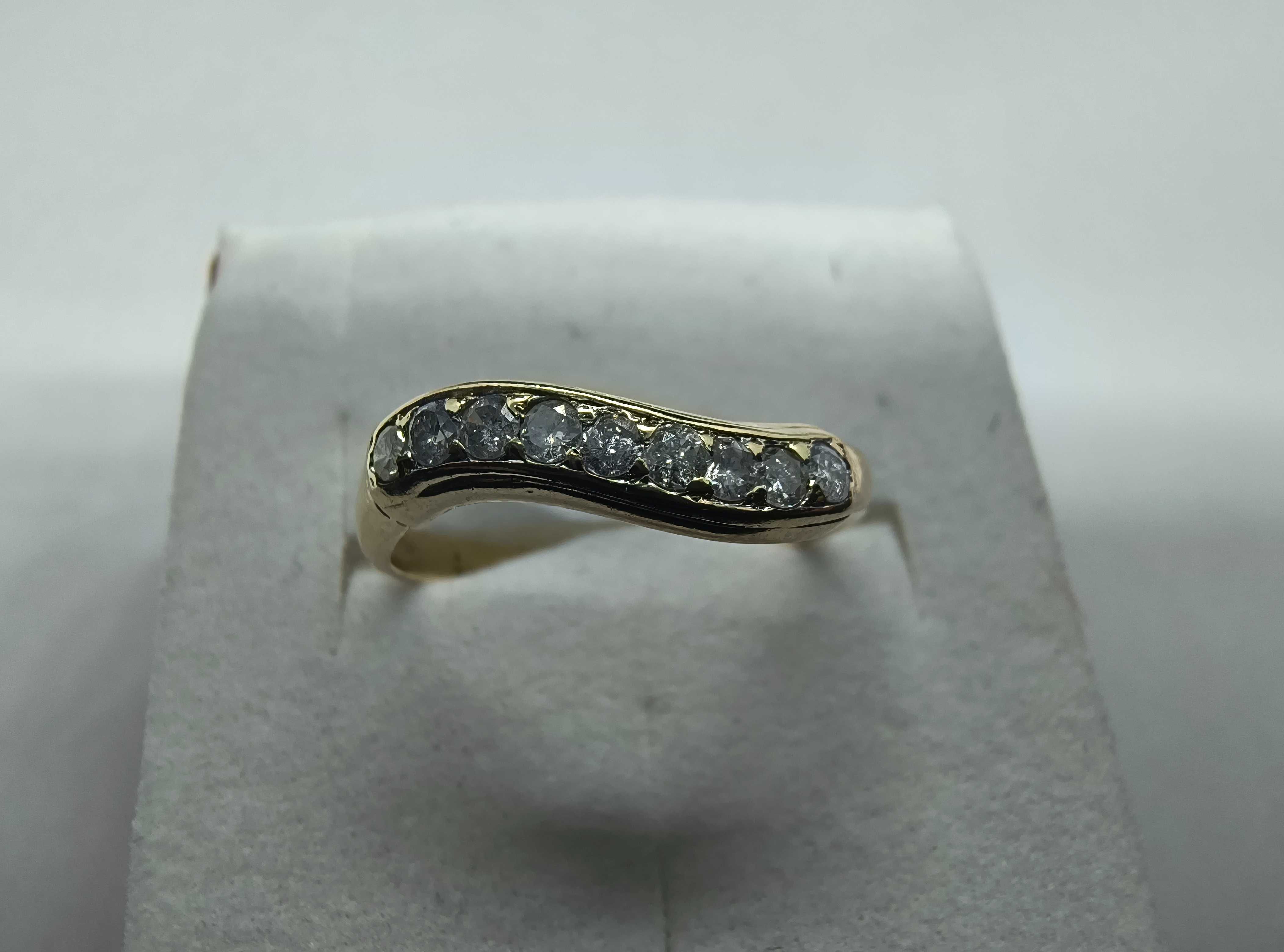 Złoty pierścionek z brylantami 0.22ct, certyfikat
