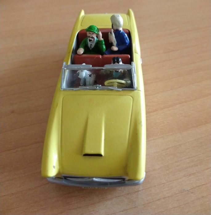 Carro do Tintin muito antigo