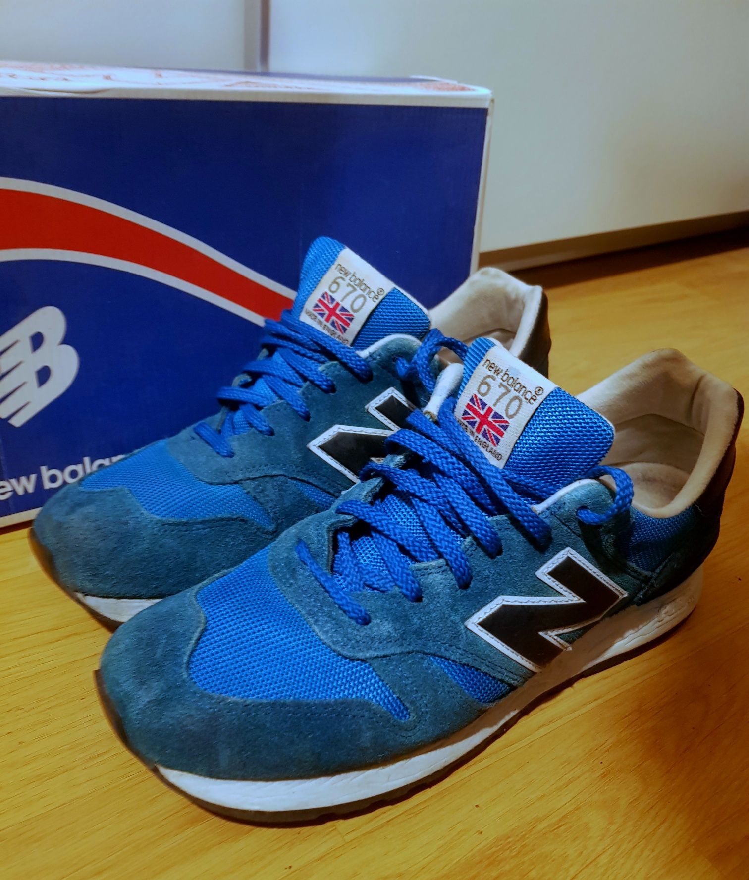 Tênis New Balance M670SBK t.42
Made in England
Em otimo est