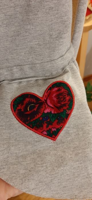 Bluza bluzka z kapturem kardigan 123-134 z serduszkiem