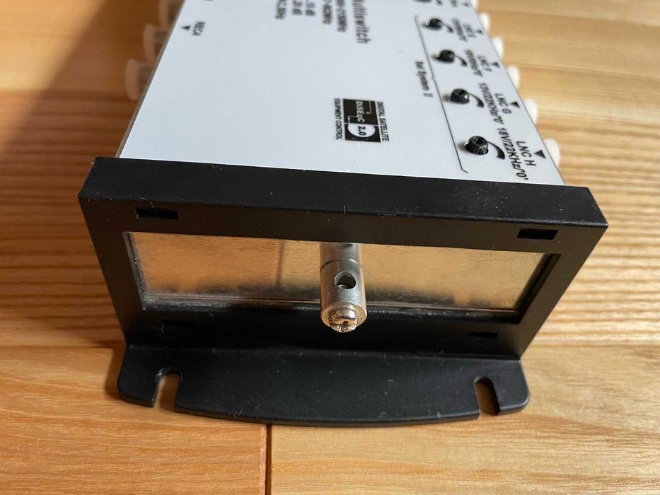 Multiswitch Signal 9/4 do rozdziału / wzmocnienia sygnału TV / SAT