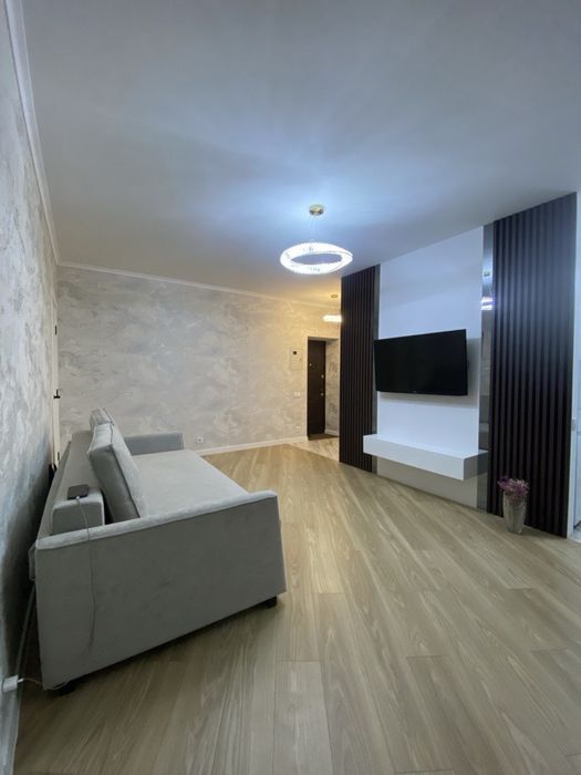 Продаю 2 комнатную квартиры м. Научная, пр. Науки, 23