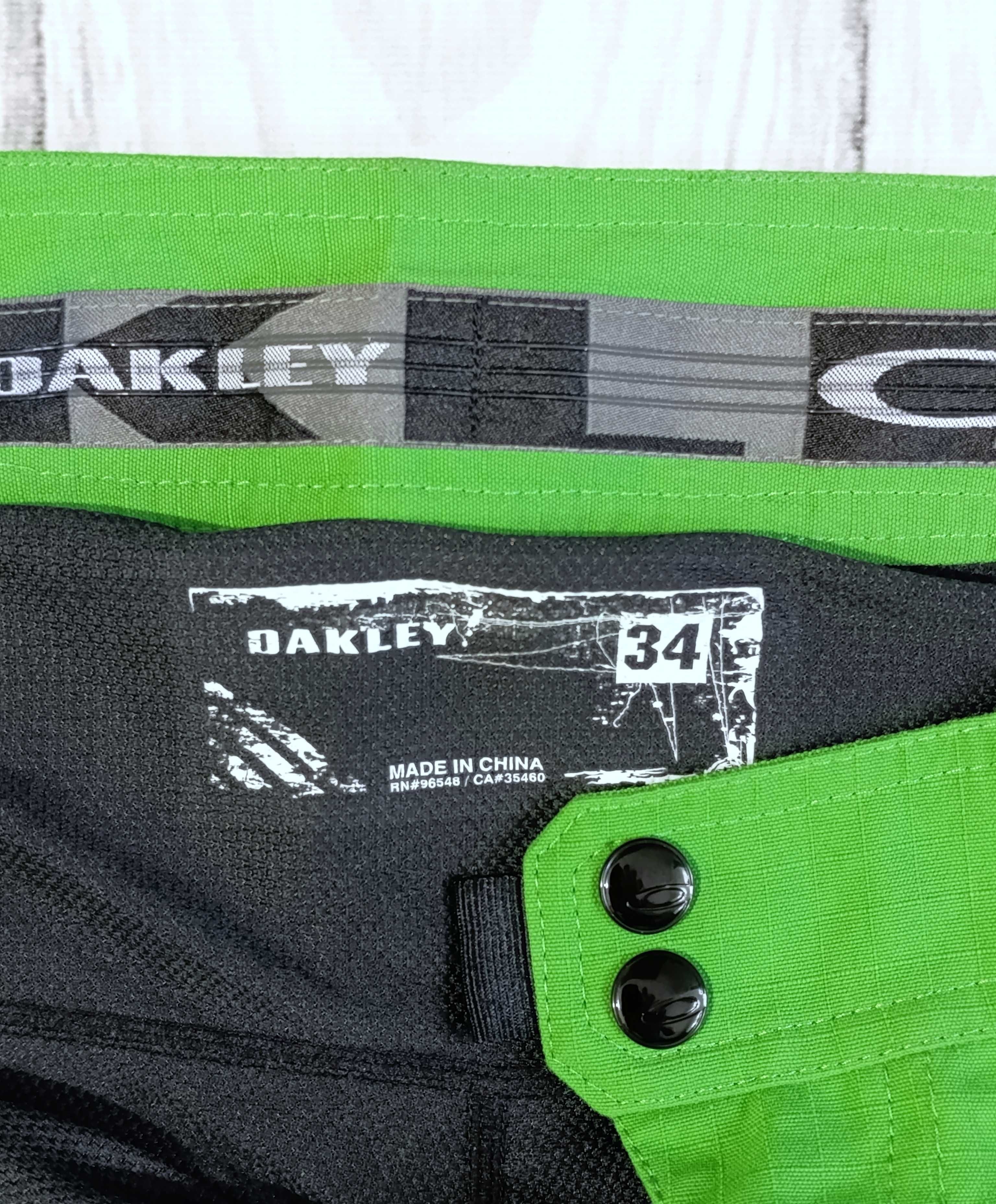 Spodenki Oakley r. 34/M