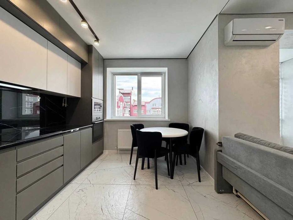 Сучасна однокімнатна квартира в центрі