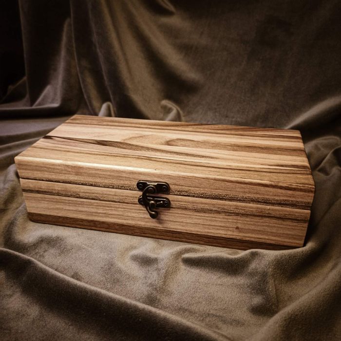 Шкатулка з натурального дерева Горіх