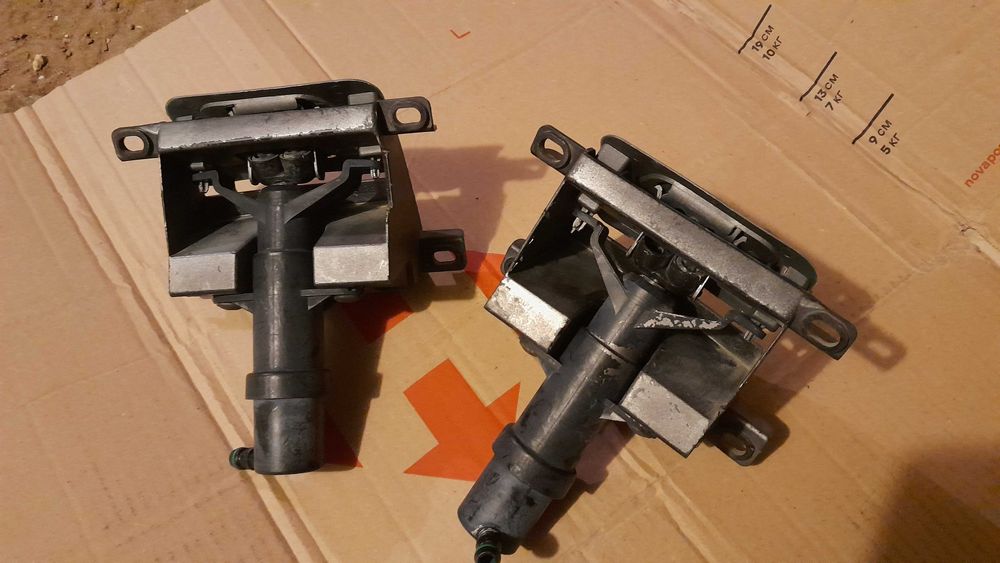 Форсунки омывателя фар Volkswagen Touareg 2002-2010 Фароомыватель