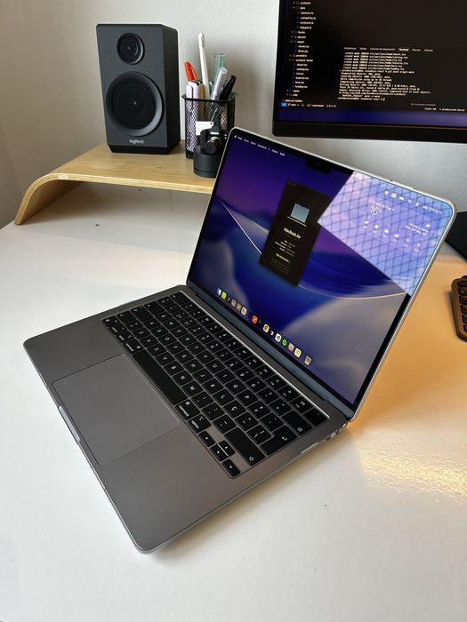 MacBook Air M3 (2024) – 8 GB RAM / 256 GB SSD