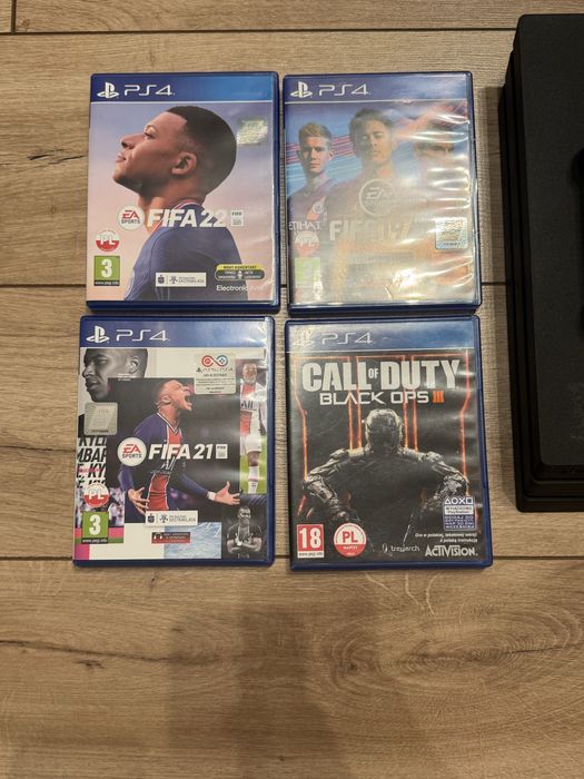 Konsola ps4 + 2 pady + 7 gier
